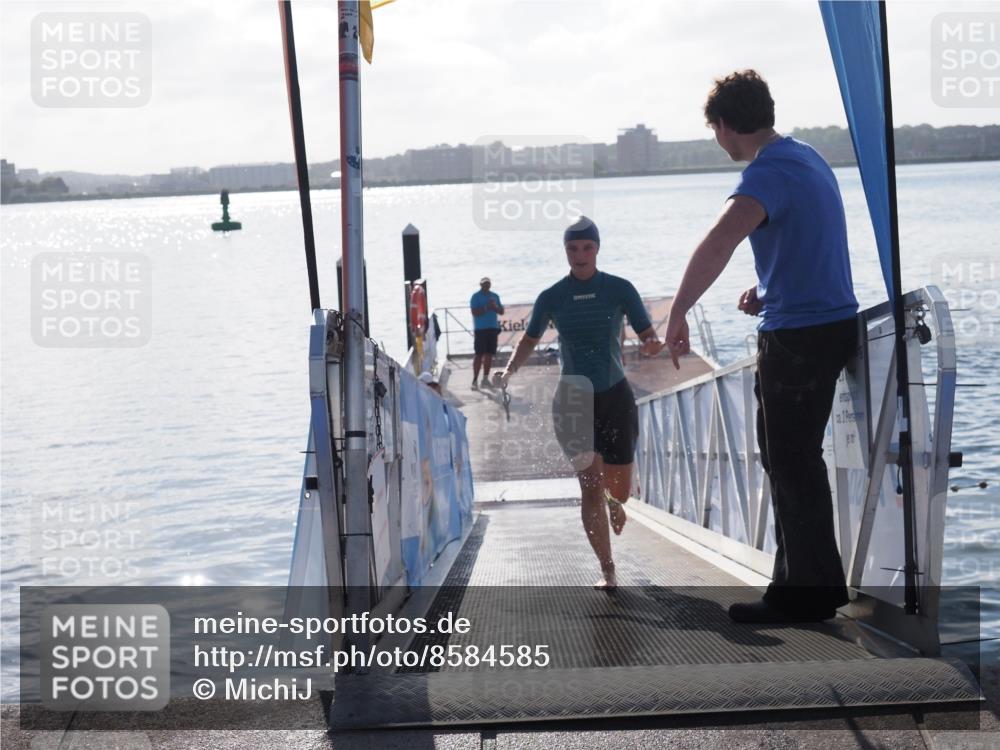 17.08.2025 - KN Förde Triathlon 2025 MichiJ http://msf.ph/oto/8584585 17.08.2025 09:22:46 Schwimmen 221, 235, 246, 246, 249 meine-sportfotos.de