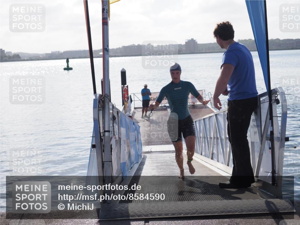 17.08.2025 - KN Förde Triathlon 2025 MichiJ http://msf.ph/oto/8584590 17.08.2025 09:22:46 Schwimmen 221, 235, 246, 246, 249 meine-sportfotos.de