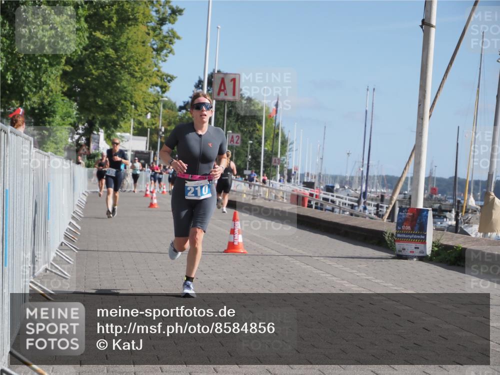 17.08.2025 - KN Förde Triathlon 2025 KatJ http://msf.ph/oto/8584856 17.08.2025 10:33:47 Laufen 210 meine-sportfotos.de