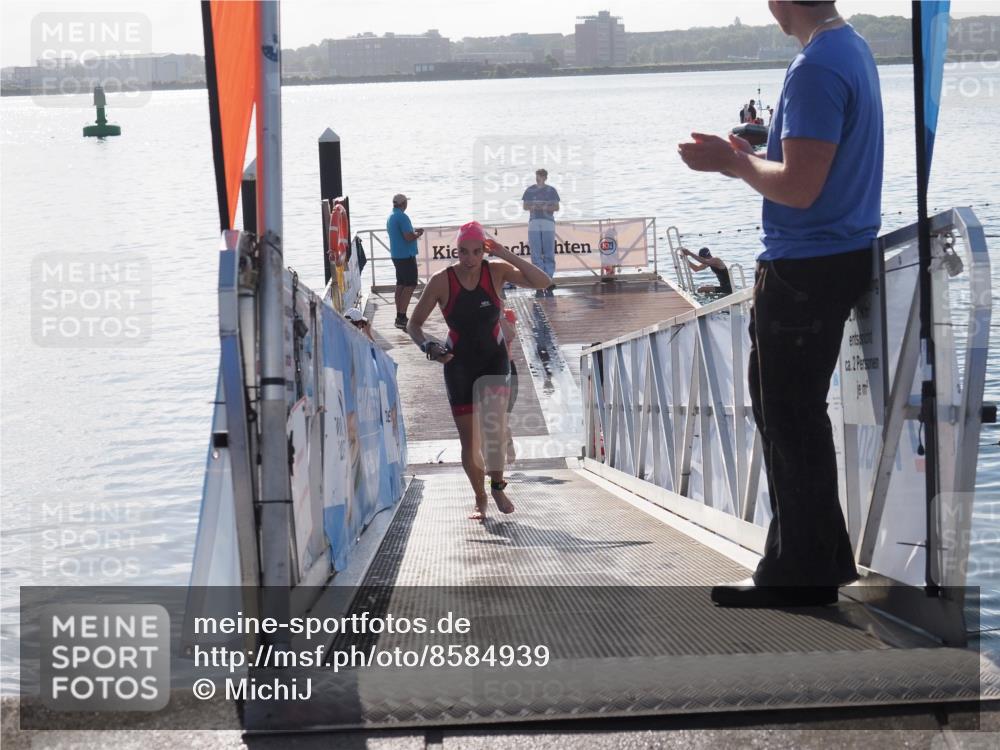 17.08.2025 - KN Förde Triathlon 2025 MichiJ http://msf.ph/oto/8584939 17.08.2025 09:23:16 Schwimmen 225, 237, 218, 225, 237 meine-sportfotos.de