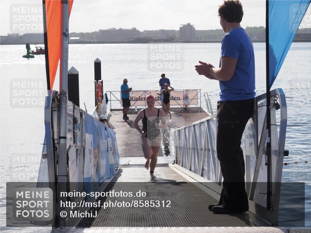 17.08.2025 - KN Förde Triathlon 2025 MichiJ http://msf.ph/oto/8585312 17.08.2025 09:24:35 Schwimmen 243, 118, 243 meine-sportfotos.de