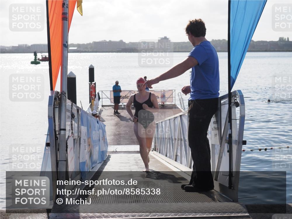 17.08.2025 - KN Förde Triathlon 2025 MichiJ http://msf.ph/oto/8585338 17.08.2025 09:24:36 Schwimmen 243, 118, 243 meine-sportfotos.de