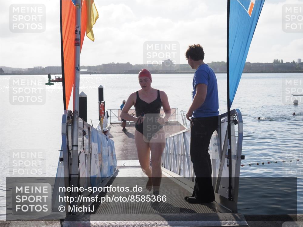 17.08.2025 - KN Förde Triathlon 2025 MichiJ http://msf.ph/oto/8585366 17.08.2025 09:24:37 Schwimmen 243, 118, 243 meine-sportfotos.de