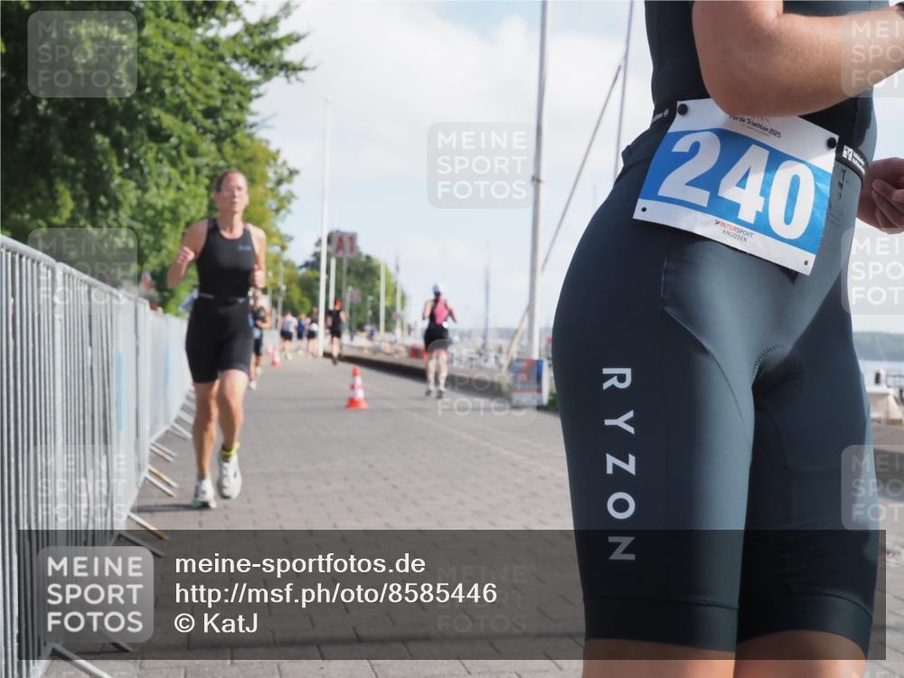 17.08.2025 - KN Förde Triathlon 2025 KatJ http://msf.ph/oto/8585446 17.08.2025 10:11:07 Laufen 140, 189, 198, 240, 241 meine-sportfotos.de