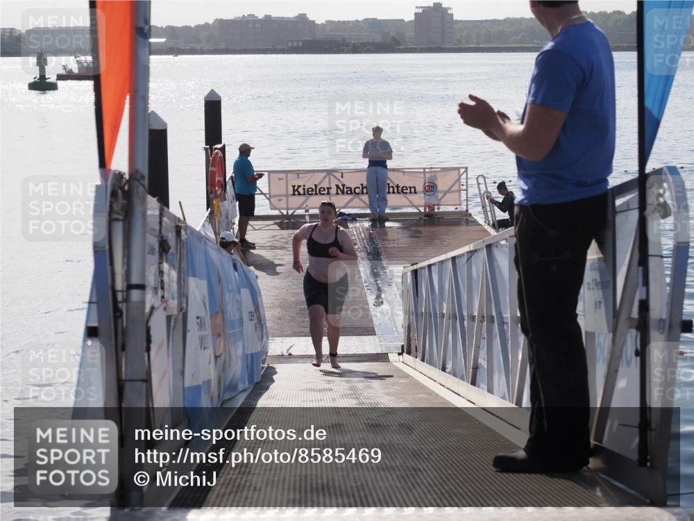 17.08.2025 - KN Förde Triathlon 2025 MichiJ http://msf.ph/oto/8585469 17.08.2025 09:25:01 Schwimmen 251, 248, 251 meine-sportfotos.de