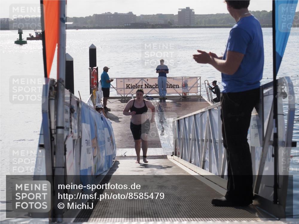 17.08.2025 - KN Förde Triathlon 2025 MichiJ http://msf.ph/oto/8585479 17.08.2025 09:25:01 Schwimmen 251, 248, 251 meine-sportfotos.de