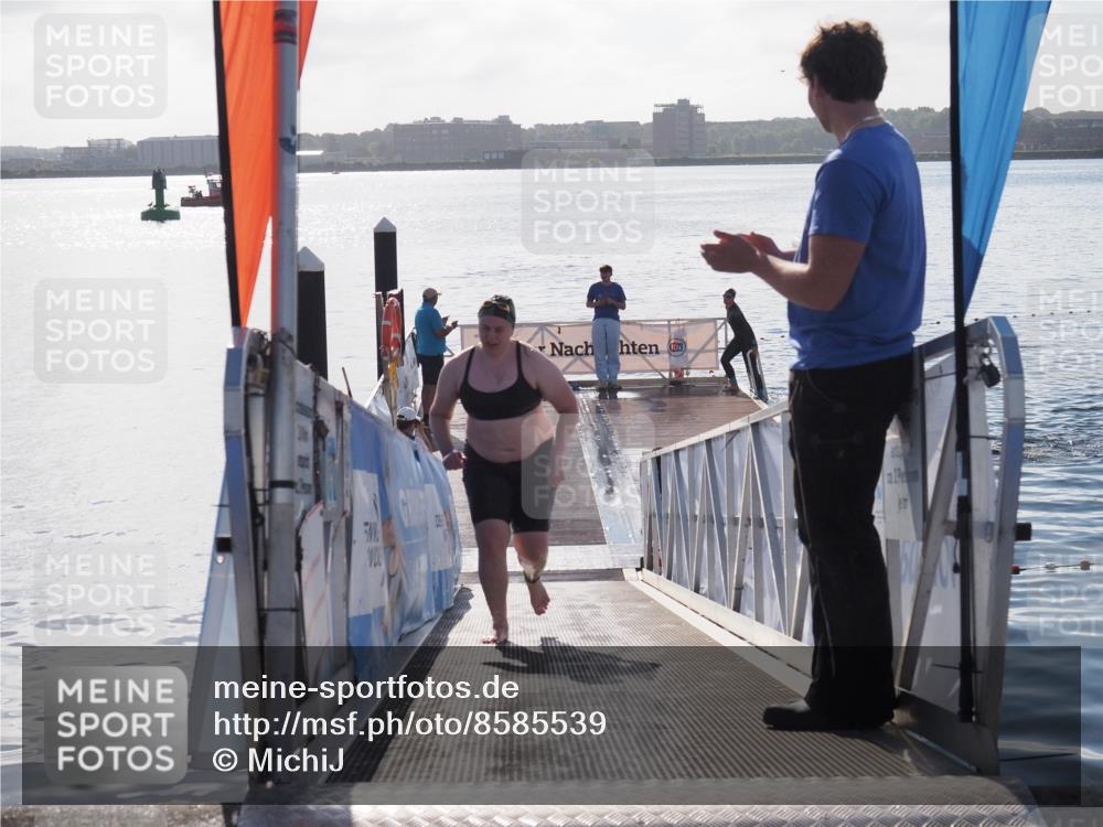 17.08.2025 - KN Förde Triathlon 2025 MichiJ http://msf.ph/oto/8585539 17.08.2025 09:25:03 Schwimmen 251, 199, 248, 251 meine-sportfotos.de