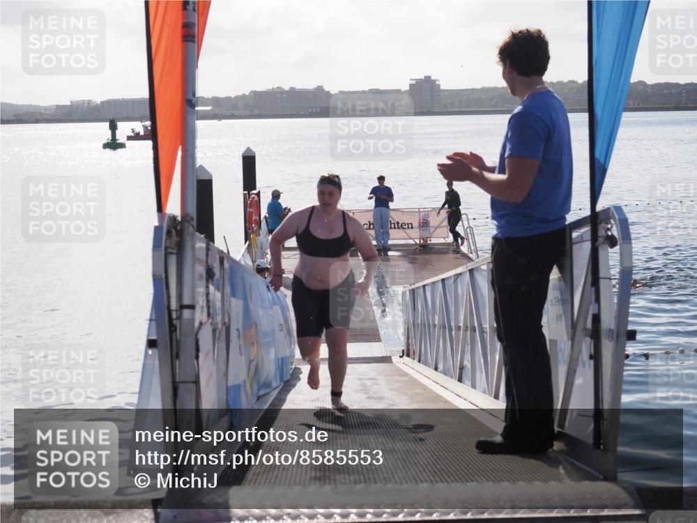 17.08.2025 - KN Förde Triathlon 2025 MichiJ http://msf.ph/oto/8585553 17.08.2025 09:25:03 Schwimmen 251, 199, 248, 251 meine-sportfotos.de