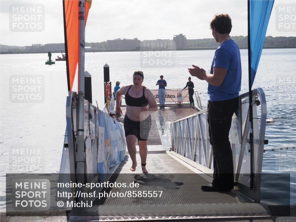 17.08.2025 - KN Förde Triathlon 2025 MichiJ http://msf.ph/oto/8585557 17.08.2025 09:25:03 Schwimmen 251, 199, 248, 251 meine-sportfotos.de