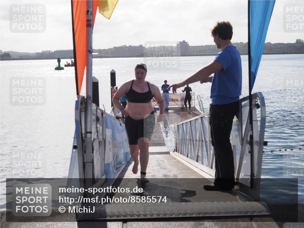 17.08.2025 - KN Förde Triathlon 2025 MichiJ http://msf.ph/oto/8585574 17.08.2025 09:25:04 Schwimmen 251, 199, 248, 251 meine-sportfotos.de