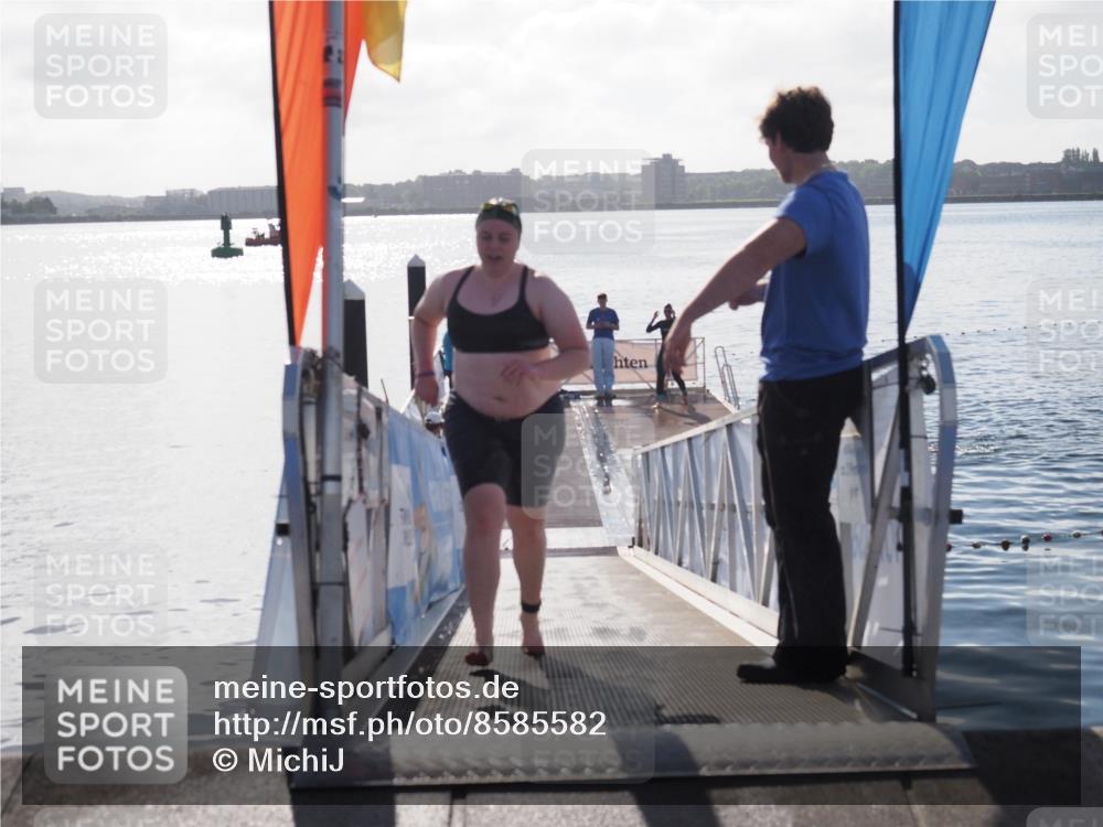 17.08.2025 - KN Förde Triathlon 2025 MichiJ http://msf.ph/oto/8585582 17.08.2025 09:25:04 Schwimmen 251, 199, 248, 251 meine-sportfotos.de