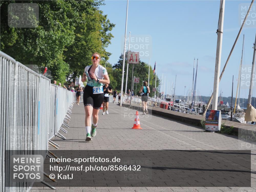 17.08.2025 - KN Förde Triathlon 2025 KatJ http://msf.ph/oto/8586432 17.08.2025 10:35:50 Laufen 242 meine-sportfotos.de