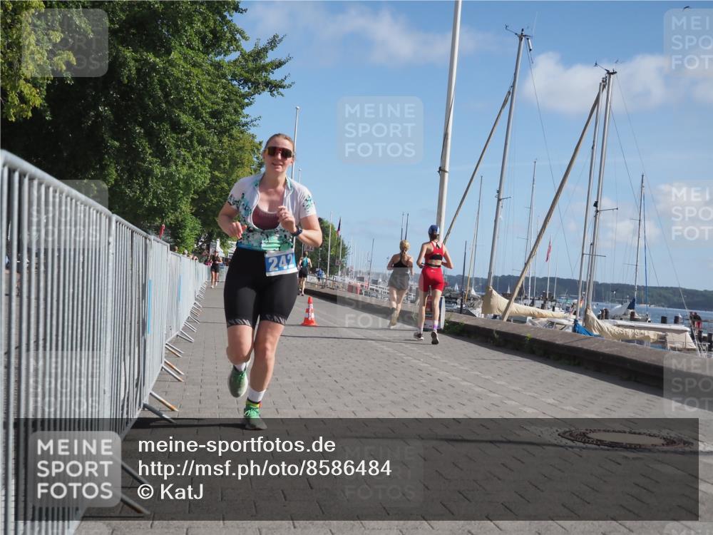 17.08.2025 - KN Förde Triathlon 2025 KatJ http://msf.ph/oto/8586484 17.08.2025 10:35:53 Laufen 242, 246 meine-sportfotos.de