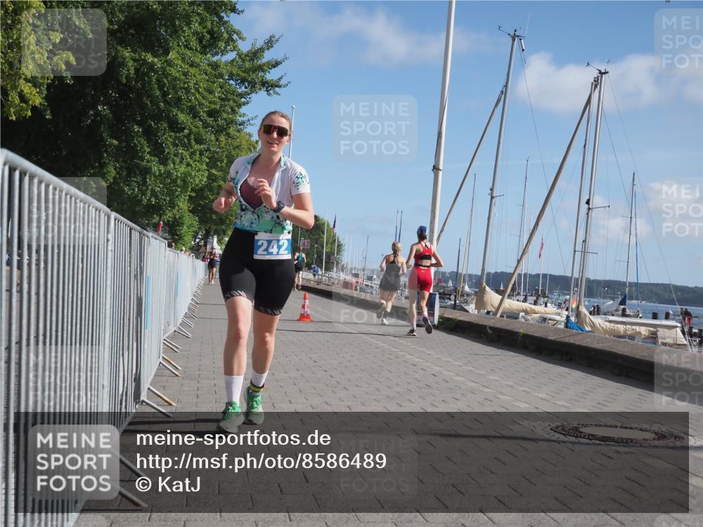 17.08.2025 - KN Förde Triathlon 2025 KatJ http://msf.ph/oto/8586489 17.08.2025 10:35:53 Laufen 242, 246 meine-sportfotos.de