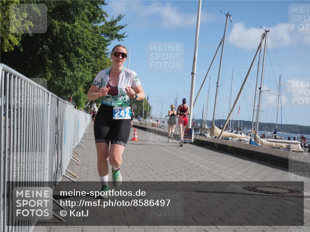 17.08.2025 - KN Förde Triathlon 2025 KatJ http://msf.ph/oto/8586497 17.08.2025 10:35:53 Laufen 242, 246 meine-sportfotos.de