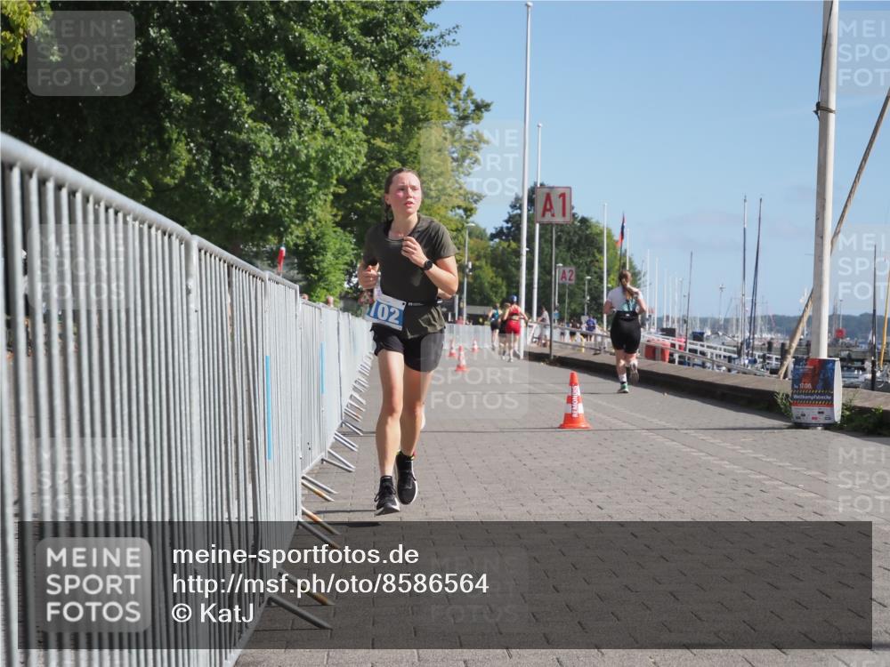 17.08.2025 - KN Förde Triathlon 2025 KatJ http://msf.ph/oto/8586564 17.08.2025 10:36:07 Laufen 102, 248 meine-sportfotos.de