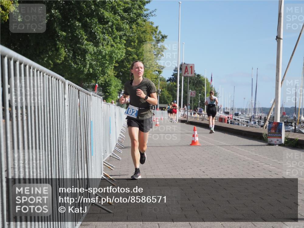 17.08.2025 - KN Förde Triathlon 2025 KatJ http://msf.ph/oto/8586571 17.08.2025 10:36:07 Laufen 102, 248 meine-sportfotos.de