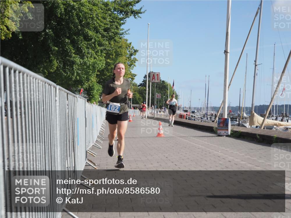 17.08.2025 - KN Förde Triathlon 2025 KatJ http://msf.ph/oto/8586580 17.08.2025 10:36:07 Laufen 102, 248 meine-sportfotos.de