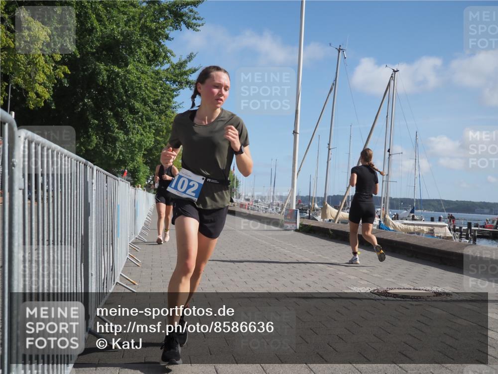 17.08.2025 - KN Förde Triathlon 2025 KatJ http://msf.ph/oto/8586636 17.08.2025 10:36:09 Laufen 102, 248 meine-sportfotos.de