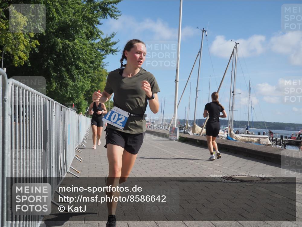 17.08.2025 - KN Förde Triathlon 2025 KatJ http://msf.ph/oto/8586642 17.08.2025 10:36:09 Laufen 102, 248 meine-sportfotos.de