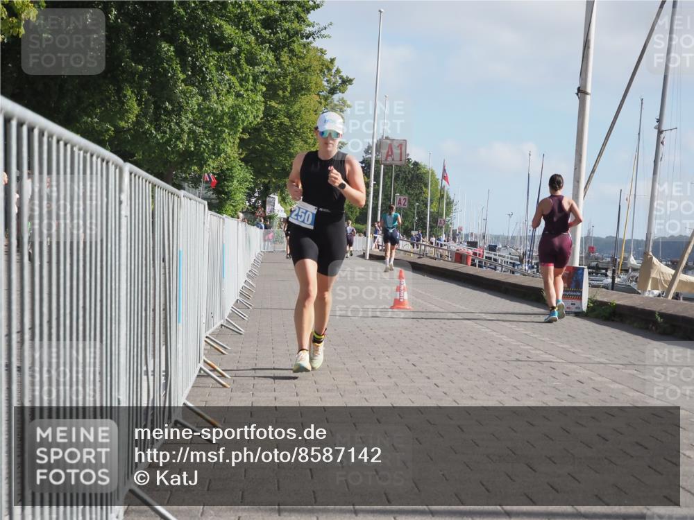 17.08.2025 - KN Förde Triathlon 2025 KatJ http://msf.ph/oto/8587142 17.08.2025 10:12:18 Laufen 250 meine-sportfotos.de
