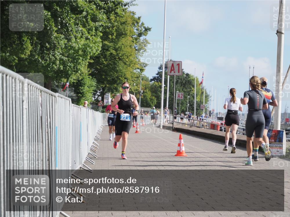 17.08.2025 - KN Förde Triathlon 2025 KatJ http://msf.ph/oto/8587916 17.08.2025 10:13:40 Laufen 221 meine-sportfotos.de