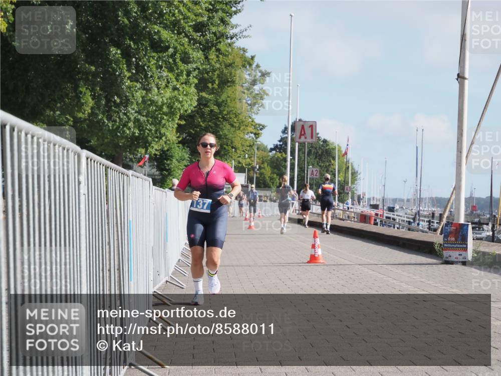 17.08.2025 - KN Förde Triathlon 2025 KatJ http://msf.ph/oto/8588011 17.08.2025 10:13:47 Laufen 137, 221 meine-sportfotos.de