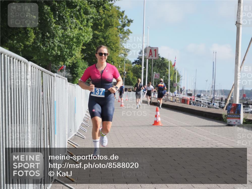 17.08.2025 - KN Förde Triathlon 2025 KatJ http://msf.ph/oto/8588020 17.08.2025 10:13:48 Laufen 137 meine-sportfotos.de