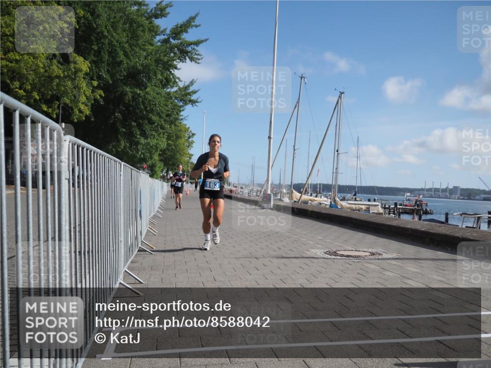 17.08.2025 - KN Förde Triathlon 2025 KatJ http://msf.ph/oto/8588042 17.08.2025 10:38:39 Laufen 163, 176 meine-sportfotos.de
