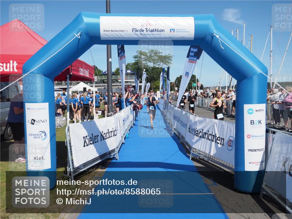 17.08.2025 - KN Förde Triathlon 2025 MichiJ http://msf.ph/oto/8588065 17.08.2025 13:44:20 Laufen 413, 422 meine-sportfotos.de