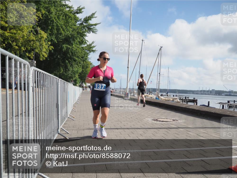 17.08.2025 - KN Förde Triathlon 2025 KatJ http://msf.ph/oto/8588072 17.08.2025 10:13:50 Laufen 137 meine-sportfotos.de