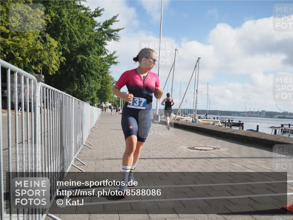 17.08.2025 - KN Förde Triathlon 2025 KatJ http://msf.ph/oto/8588086 17.08.2025 10:13:50 Laufen 137 meine-sportfotos.de