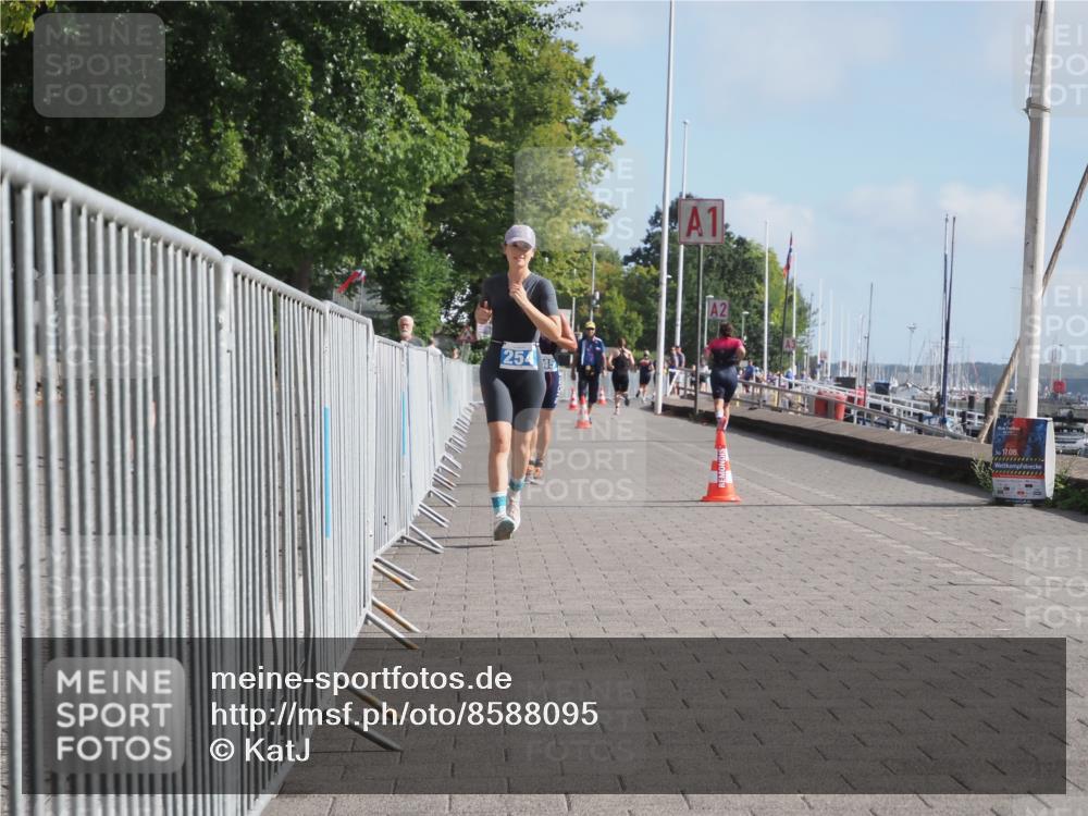 17.08.2025 - KN Förde Triathlon 2025 KatJ http://msf.ph/oto/8588095 17.08.2025 10:14:06 Laufen 145, 254 meine-sportfotos.de