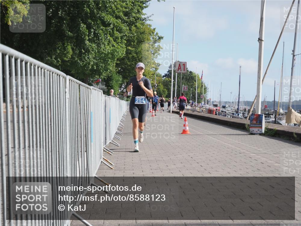 17.08.2025 - KN Förde Triathlon 2025 KatJ http://msf.ph/oto/8588123 17.08.2025 10:14:07 Laufen 145, 254 meine-sportfotos.de
