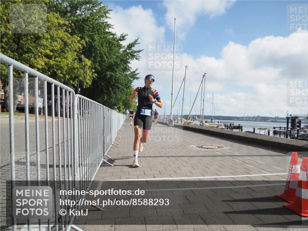 17.08.2025 - KN Förde Triathlon 2025 KatJ http://msf.ph/oto/8588293 17.08.2025 10:14:20 Laufen 166, 202 meine-sportfotos.de