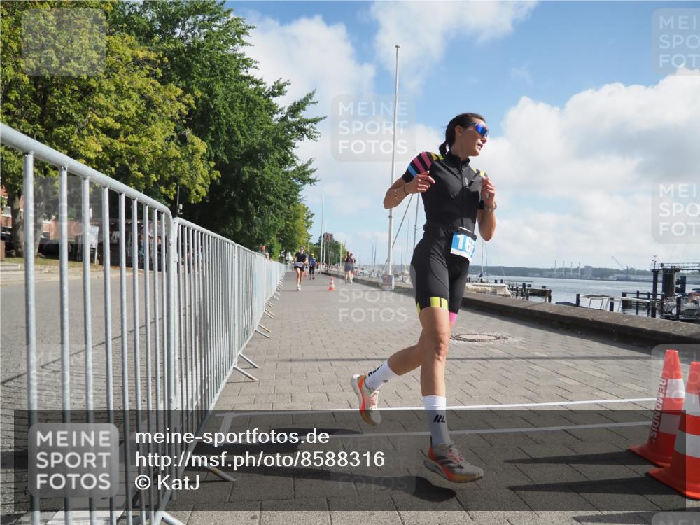 17.08.2025 - KN Förde Triathlon 2025 KatJ http://msf.ph/oto/8588316 17.08.2025 10:14:21 Laufen 166, 202 meine-sportfotos.de