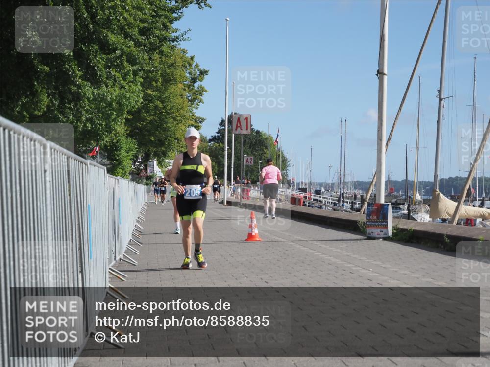 17.08.2025 - KN Förde Triathlon 2025 KatJ http://msf.ph/oto/8588835 17.08.2025 10:40:23 Laufen 205, 207 meine-sportfotos.de