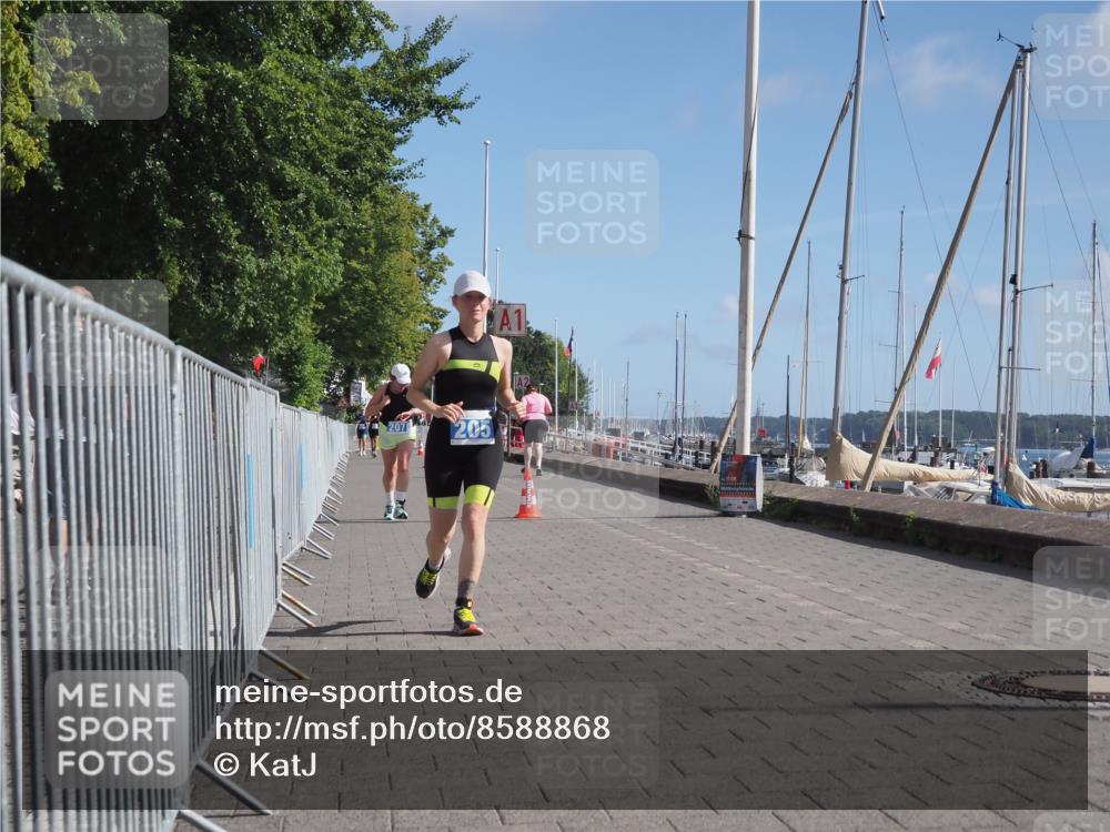 17.08.2025 - KN Förde Triathlon 2025 KatJ http://msf.ph/oto/8588868 17.08.2025 10:40:24 Laufen 205, 207 meine-sportfotos.de