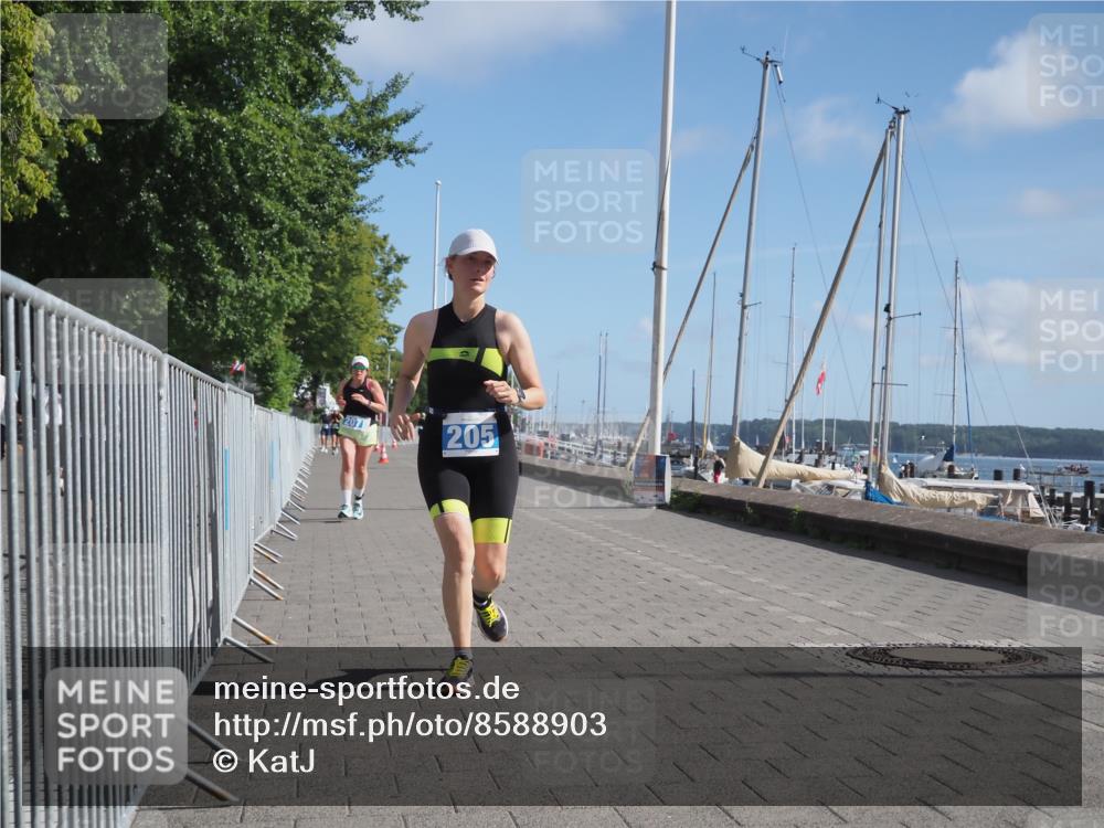 17.08.2025 - KN Förde Triathlon 2025 KatJ http://msf.ph/oto/8588903 17.08.2025 10:40:25 Laufen 205, 207 meine-sportfotos.de