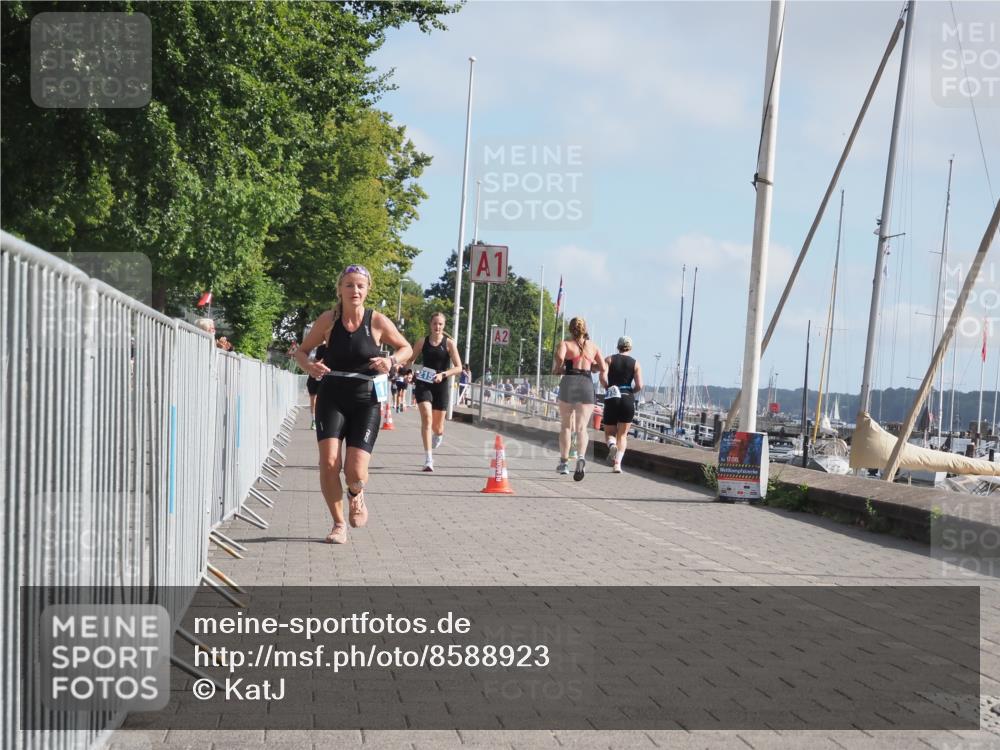 17.08.2025 - KN Förde Triathlon 2025 KatJ http://msf.ph/oto/8588923 17.08.2025 10:15:17 Laufen 142, 183, 215 meine-sportfotos.de