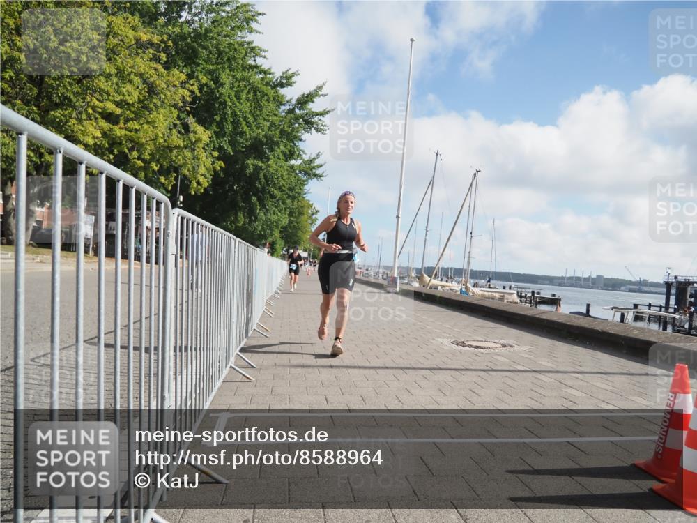 17.08.2025 - KN Förde Triathlon 2025 KatJ http://msf.ph/oto/8588964 17.08.2025 10:15:19 Laufen 142, 183, 215 meine-sportfotos.de