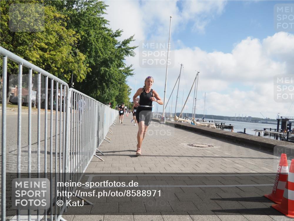 17.08.2025 - KN Förde Triathlon 2025 KatJ http://msf.ph/oto/8588971 17.08.2025 10:15:20 Laufen 142, 183, 215 meine-sportfotos.de