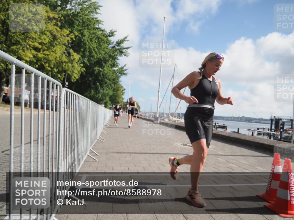 17.08.2025 - KN Förde Triathlon 2025 KatJ http://msf.ph/oto/8588978 17.08.2025 10:15:21 Laufen 142, 183, 215, 242 meine-sportfotos.de