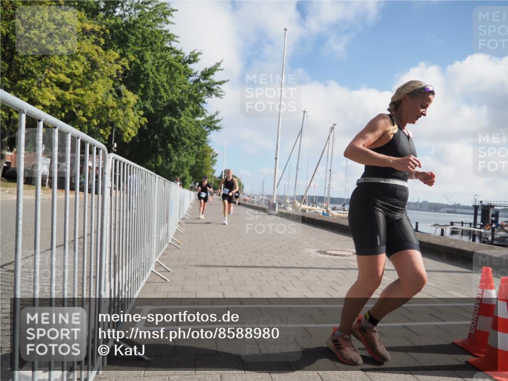 17.08.2025 - KN Förde Triathlon 2025 KatJ http://msf.ph/oto/8588980 17.08.2025 10:15:21 Laufen 142, 183, 215, 242 meine-sportfotos.de