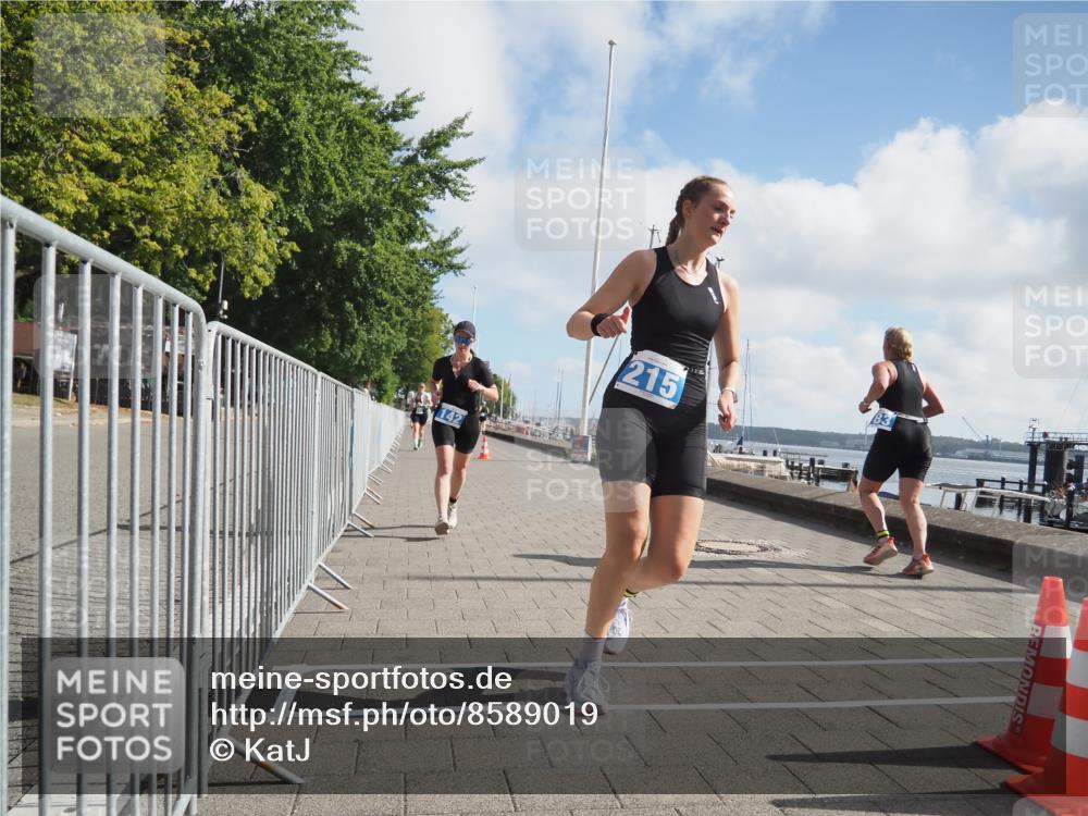 17.08.2025 - KN Förde Triathlon 2025 KatJ http://msf.ph/oto/8589019 17.08.2025 10:15:24 Laufen 142, 215, 242 meine-sportfotos.de