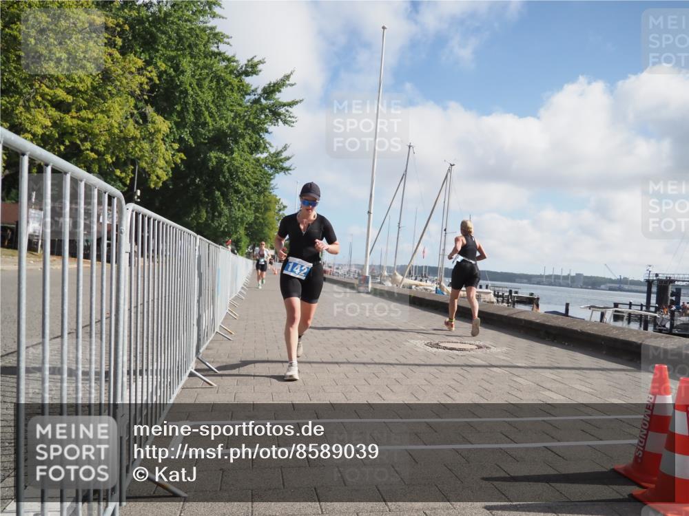 17.08.2025 - KN Förde Triathlon 2025 KatJ http://msf.ph/oto/8589039 17.08.2025 10:15:25 Laufen 142, 215, 242 meine-sportfotos.de