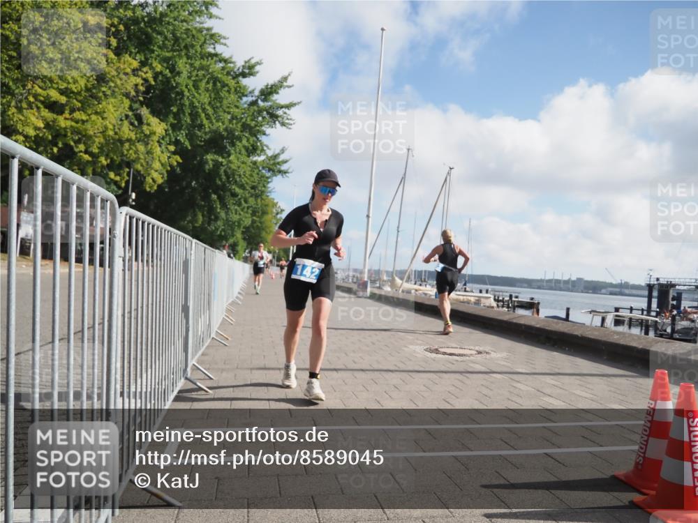 17.08.2025 - KN Förde Triathlon 2025 KatJ http://msf.ph/oto/8589045 17.08.2025 10:15:25 Laufen 142, 215, 242 meine-sportfotos.de