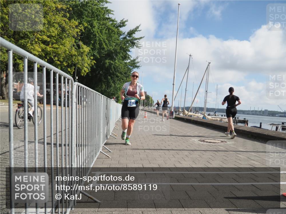 17.08.2025 - KN Förde Triathlon 2025 KatJ http://msf.ph/oto/8589119 17.08.2025 10:15:30 Laufen 242 meine-sportfotos.de
