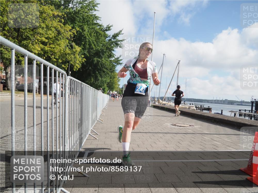 17.08.2025 - KN Förde Triathlon 2025 KatJ http://msf.ph/oto/8589137 17.08.2025 10:15:31 Laufen 242 meine-sportfotos.de