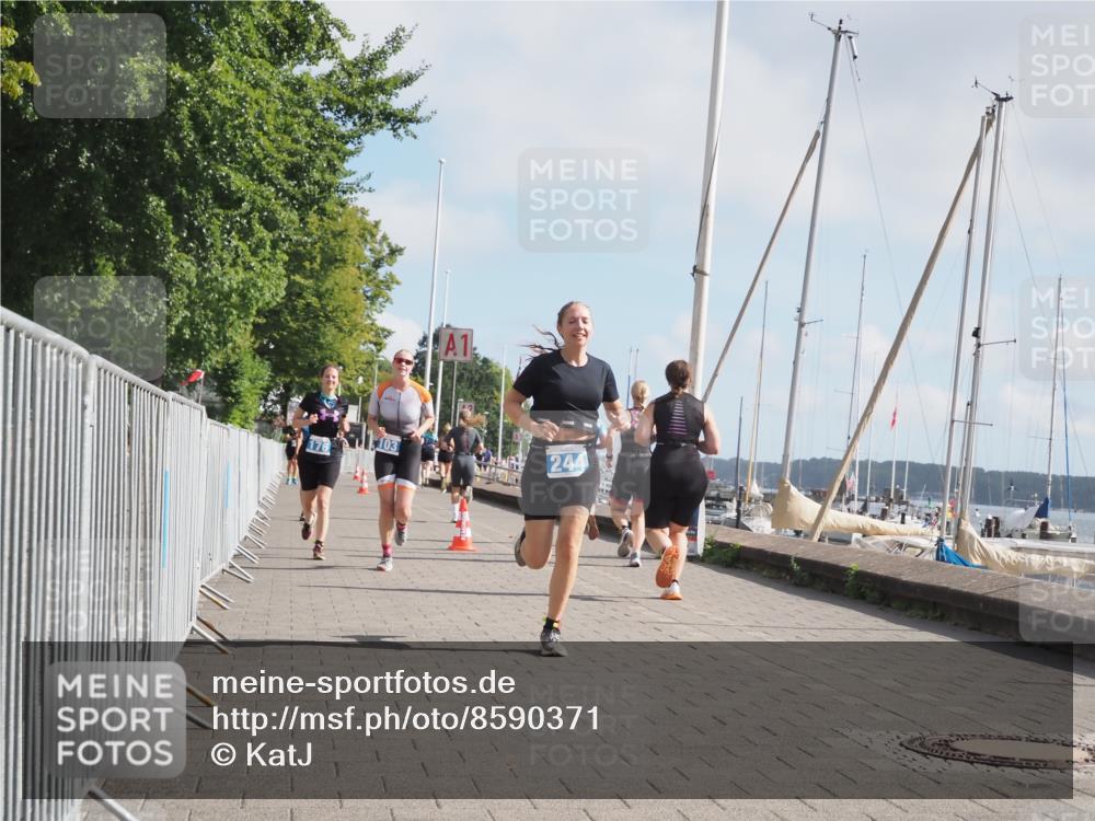 17.08.2025 - KN Förde Triathlon 2025 KatJ http://msf.ph/oto/8590371 17.08.2025 10:17:19 Laufen 103, 176, 180, 244 meine-sportfotos.de